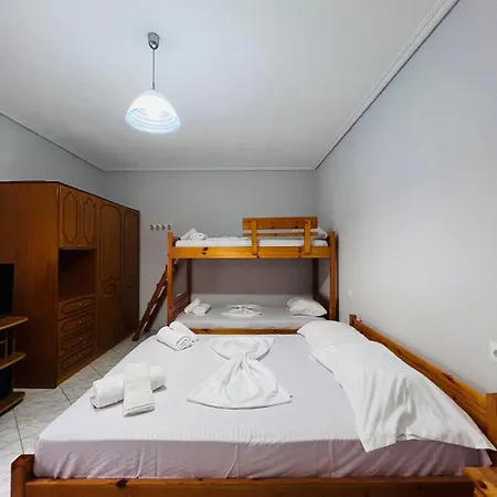 Base Apartment *