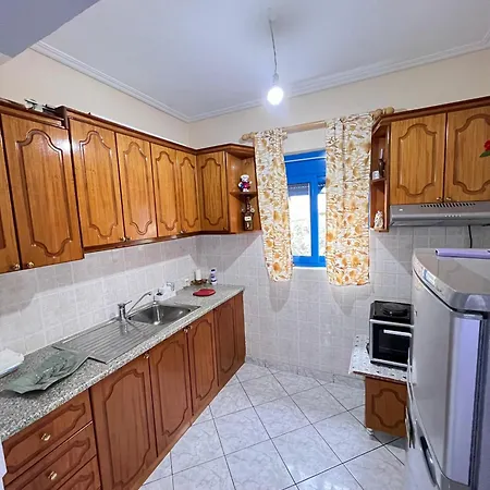 Base Apartment *