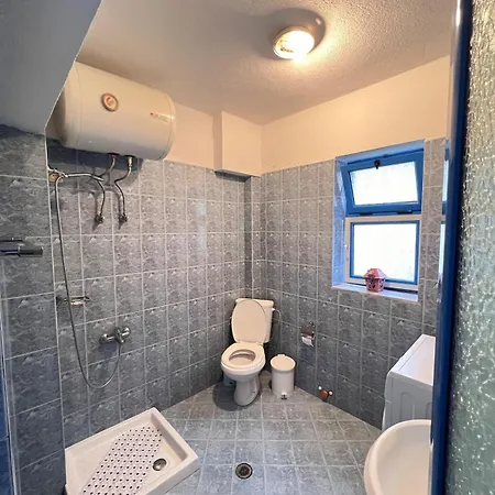 Base Apartment *